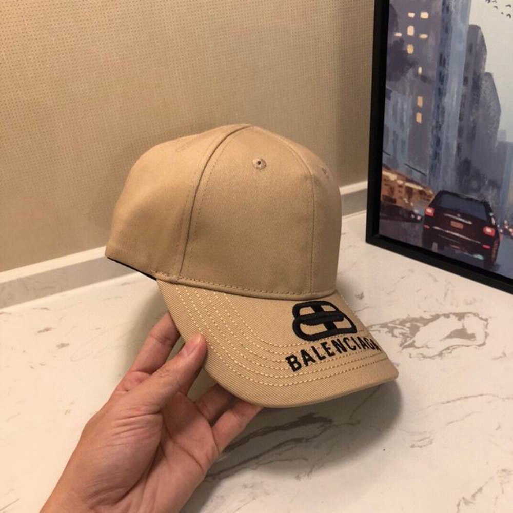 Ba*len*cia*ga hat